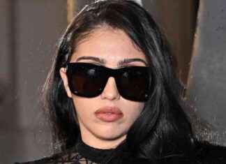 Lourdes Leon Stuns in Sheer Lace Jumpsuit: Madonna’s Daughter Turns Heads news-27082024-103302