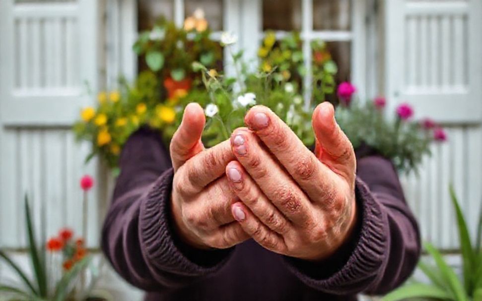 Décorez votre maison pour un été lumineux et rafraîchi 4 3 façons de donner de l'éclat à vos murs avec des meubles de jardin