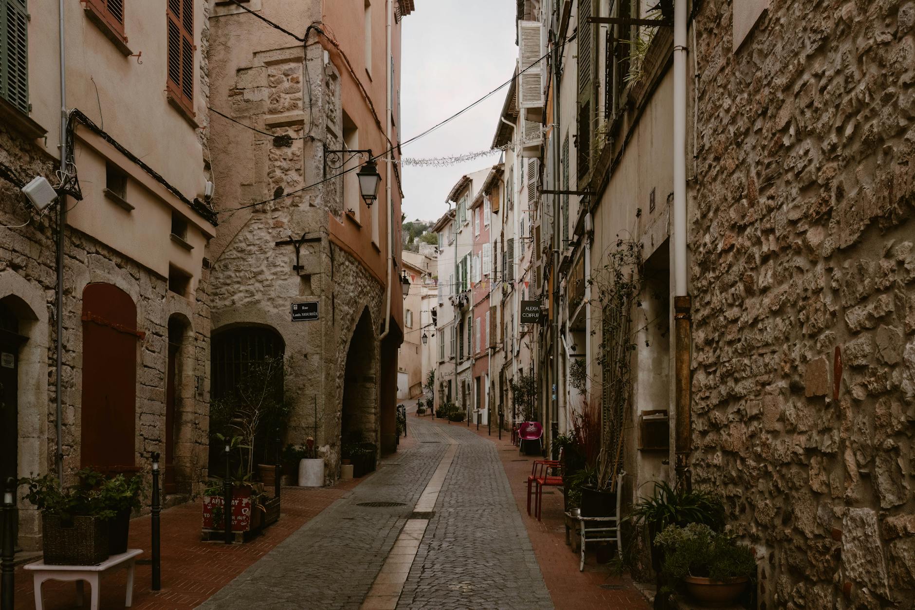 Comment décorer une maison de village dans le Sud avec le style provençal authentique