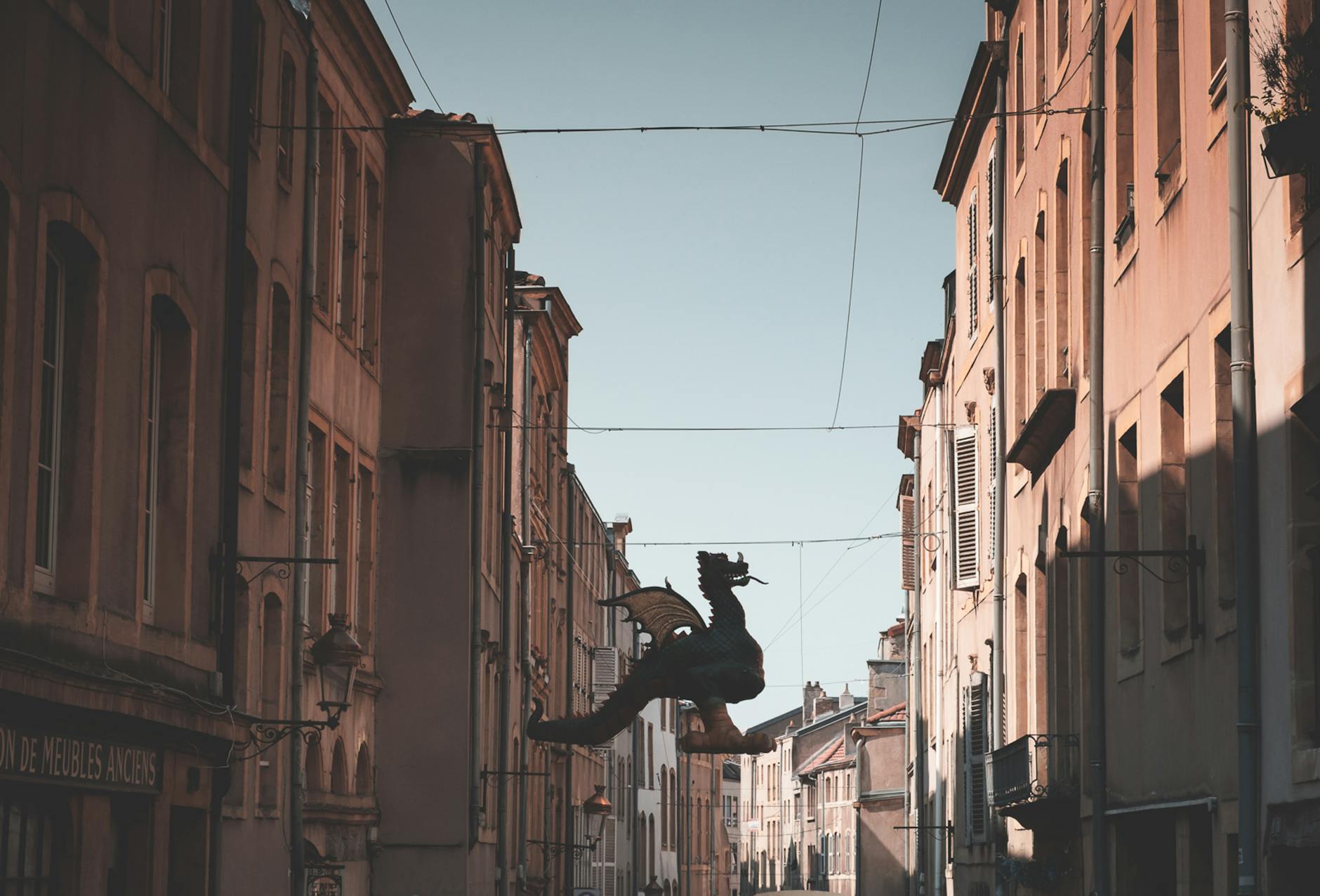 Pourquoi une décoration sobre est essentielle dans un espace restreint parisien