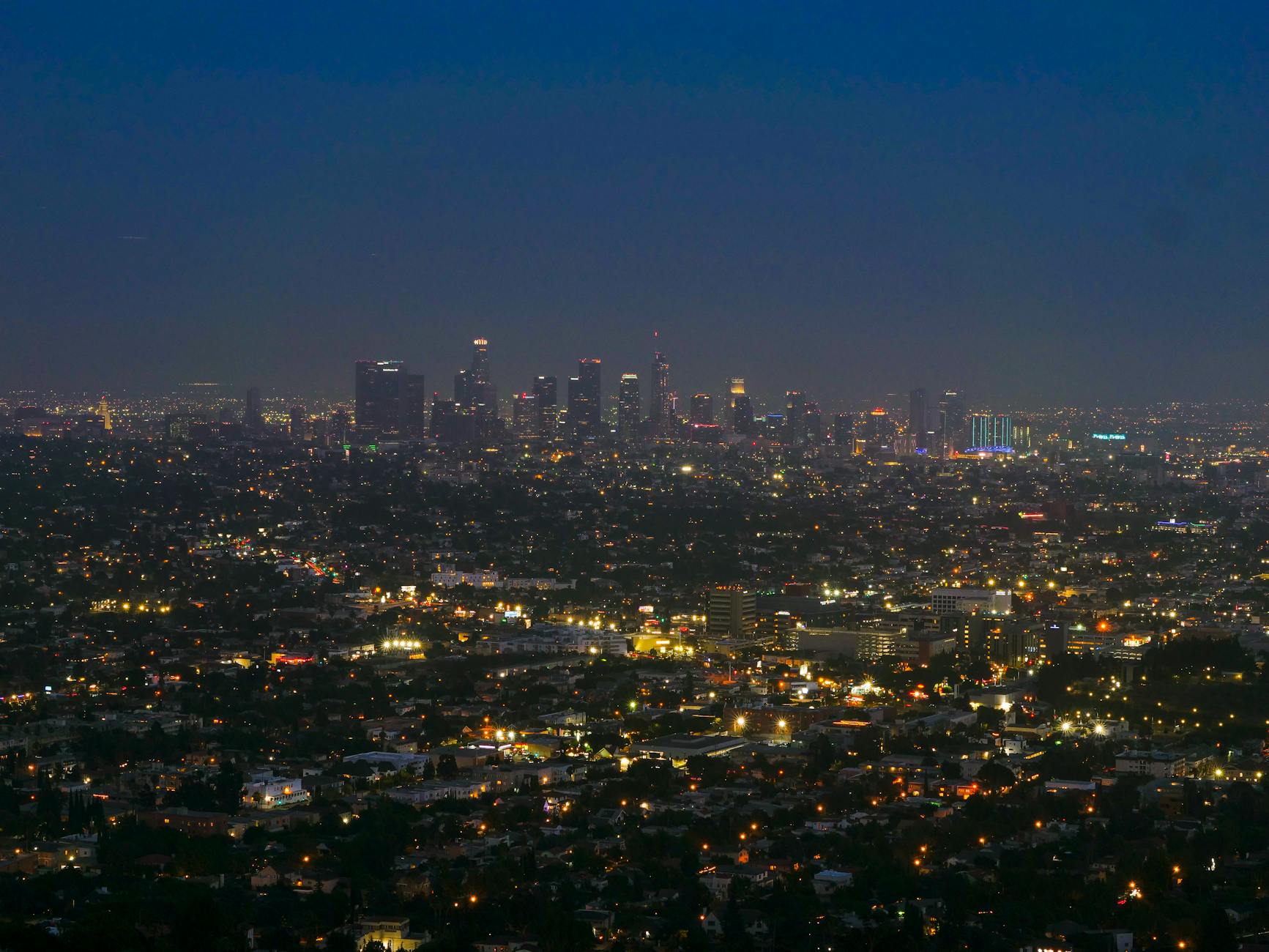 Comment un tete de lit en bois peut améliorer la qualité de l'air dans votre maison